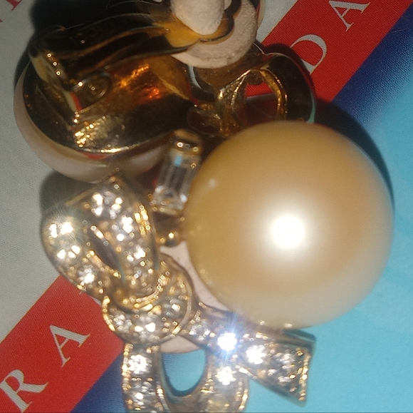 Nina Ricci Vintage Clip Earrings - Picture 4 of 4